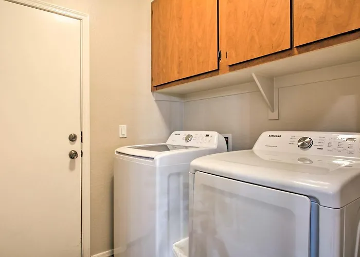 Sunny Surprise Vacation Rental W/ Pool, Near Golf! Holiday home Surprise