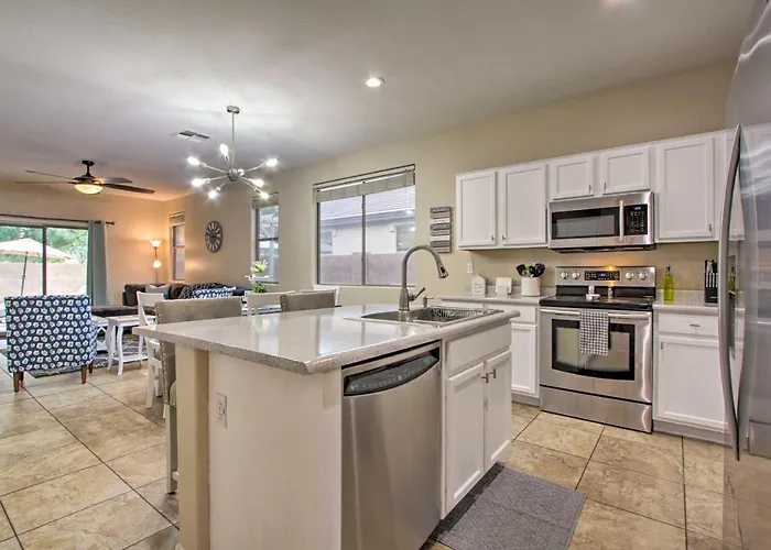 Sunny Surprise Vacation Rental W/ Pool, Near Golf! * Surprise