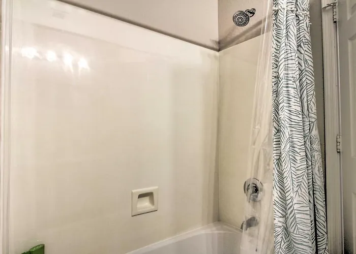 Sunny Surprise Vacation Rental W/ Pool, Near Golf! * Surprise
